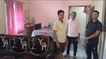 बंद घर को चोरों ने बनाया निशाना, लाखों के जेवरात और नकदी चोरी