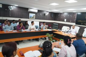 उपायुक्त कर्ण सत्यार्थी ने की शिक्षा विभाग की समीक्षा, बच्चों के बैंक खाता व आधार पंजीकरण पर दिया जोर