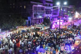 ठाकुर धुरंधर सिंह प्यारा सिंह अखाड़ा की झांकी आकर्षण का केंद्र, भालूबासा जम्मू अखाड़ा में उमड़ी भक्तों की भीड़