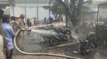 साकची में CGPC कार्यालय के पास आग लगने से 5 बाइक जलकर राख
