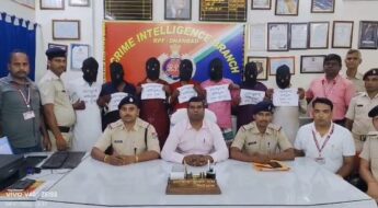 धनबाद चंबल एक्सप्रेस में नशाखुरानी गैंग का पर्दाफाश, साधु वेश में वारदात करने वाले 7 आरोपी गिरफ्तार।