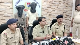 जमशेदपुर: पत्नी से मारपीट के बाद हथियार लहराकर फरार आरोपी गिरफ्तार