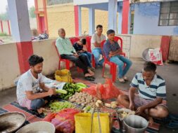 जादूगोड़ा में गैस संकट गहराया, पार्टियों में लकड़ी के चूल्हे का सहारा