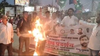 जमशेदपुर में आजसू पार्टी का उग्र प्रदर्शन—भ्रष्टाचार और बिगड़ी कानून-व्यवस्था के खिलाफ CM हेमंत सोरेन का पुतला दहन, सड़कों पर उतरे कार्यकर्ता