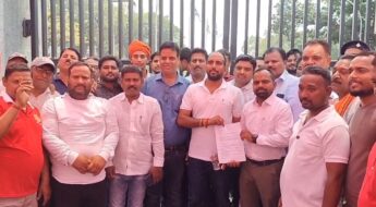 टाटा मोटर्स गेट पर 24 घंटे बाद खत्म हुआ आंदोलन, आश्वासन के बाद माने प्रदर्शनकारी