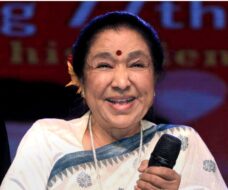 आशा भोसले