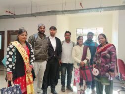 वेतन और स्थायीकरण की मांग को लेकर एसटी आवासीय उवि के शिक्षकों की अनिश्चितकालीन हड़ताल शुरू