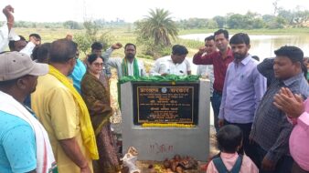 हुंरुडूपाथरडीह , सालुकडीह में 63 लाख से जीर्णोद्धार योजना का शिलापट्ट अनावरण