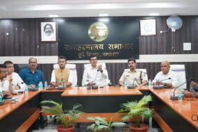 अफवाहों से न घबराएं, जिले में पेट्रोल-डीजल का पर्याप्त स्टॉक: उपायुक्त