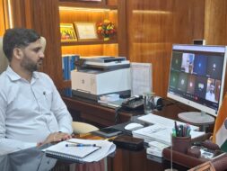 वीडियो कॉन्फ्रेंसिंग के माध्यम से योजनाओं की समीक्षा, पेयजल व्यवस्था पर विशेष जोर