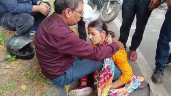 कीनन स्टेडियम के पास महिला से पर्स स्नैचिंग, गिरकर हुई घायल