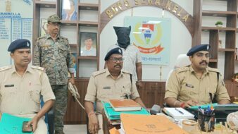 झारखंड ग्रामीण बैंक के कांड्रा शाखा प्रबंधक से रंगदारी मांगने का आरोपी मानगो बस स्टैंड से गिरफ्तार