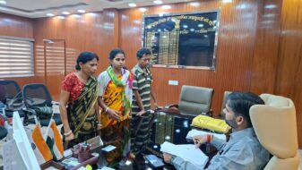 जनता दरबार में उमड़ी फरियादियों की भीड़, समस्याओं के त्वरित समाधान के निर्देश