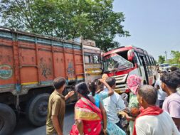ट्रक से भिड़ी तुफान बस, दर्जनों घायल,घंटों लगा सड़क जाम, अफरातफरी के बीच यात्रियों को निकाला गया सुरक्षित