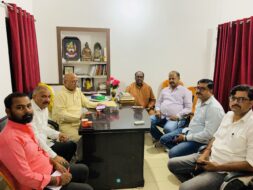 ट्रेनों की लेटलतीफी पर निगरानी जारी रखने का फैसला, राजनीतिक दलों की उदासीनता पर अफसोस
