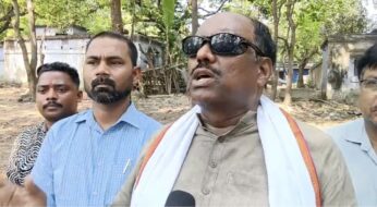 जनता दल (यूनाइटेड) ने जमशेदपुर में बढ़ती ट्रैफिक समस्या को लेकर उपायुक्त कार्यालय पर किया प्रदर्शन