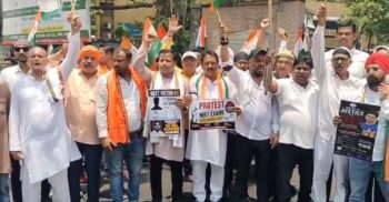 नीट पेपर लीक मामले पर जिला कांग्रेस का प्रदर्शन, राष्ट्रपति के नाम सौंपा ज्ञापन