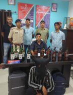 नामकुम स्टेशन पर आरपीएफ की कार्रवाई, 18 बोतल विदेशी शराब के साथ युवक गिरफ्तार