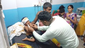 बिजली नहीं रहने से भीषण गर्मी में सड़क किनारे सोये लोगों को ट्रैक्टर ने कुचला, 7 घायल