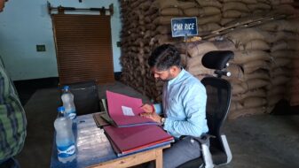 नाला खाद्यान्न गोदाम का औचक निरीक्षण, उपायुक्त ने दिए आवश्यक निर्देश