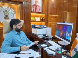 जनता दरबार से जुड़े मामलों के त्वरित निष्पादन के निर्देश, लंबित मामलों पर उपायुक्त सख्त