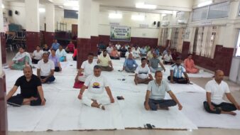 विश्व योग दिवस पर व्यवहार न्यायालय परिसर में सामूहिक योगाभ्यास