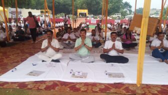 अंतर्राष्ट्रीय योग दिवस पर जिले में सामूहिक योगाभ्यास, उपायुक्त राजीव रंजन ने दिया स्वस्थ जीवन का संदेश