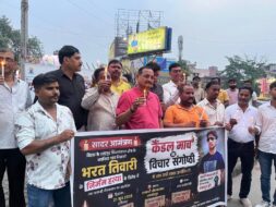 भरत तिवारी के कथित फर्जी एनकाउंटर के विरोध में साकची में कैंडल मार्च, निष्पक्ष जांच की मांग