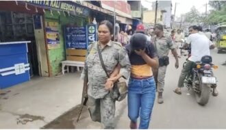 पाकुड़ मम्मी की तबीयत खराब है कहकर मांगे पैसे, फिर भागी युवती; दुकानदार ने ऐसे पकड़ा