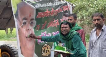 लालू यादव के 79वें जन्मदिन पर अनोखा जश्न, JCB पर केक काटते समय गिरे राजद नेता केदार
