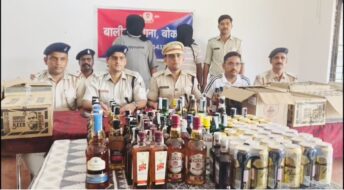 बोकारो में अवैध शराब पर पुलिस का बड़ा प्रहार, 365 बोतल शराब-बियर जब्त, दो गिरफ्तार