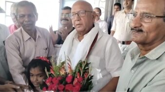 बिरसानगर पीएम आवास के लाभार्थियों ने सोमवार को जमशेदपुर पश्चिम के विधायक सरयू राय का अभिनंदन किया।