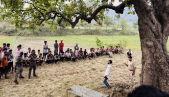 महुआ पेड़ से लटका मिला युवक का शव, क्षेत्र में सनसनी