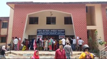 मईया सम्मान योजना के सत्यापन को लेकर प्रखंड कार्यालय में हंगामा, महिलाओं ने जताया आक्रोश