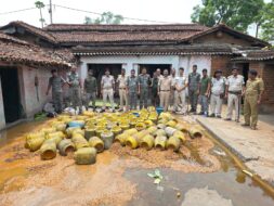 गिरिडीह गडरमा और जोभी में उत्पाद विभाग की बड़ी कार्रवाई, 9 हजार किलो जावा महुआ नष्ट