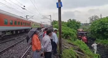 सोनारडीह रेल केबिन के पास जमीन धंसी, ट्रैक से चार मीटर दूर बना गोफ; ट्रैकमैन की सतर्कता से टला बड़ा हादसा