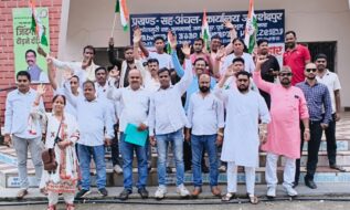 बागबेड़ा में सफाई व्यवस्था को लेकर कांग्रेस का प्रदर्शन, बीडीओ को सौंपा ज्ञापन