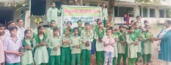 आनंद मार्ग ने हरिजन स्कूल में बांटे 200 फलदार पौधे, पर्यावरण संरक्षण का दिया संदेश