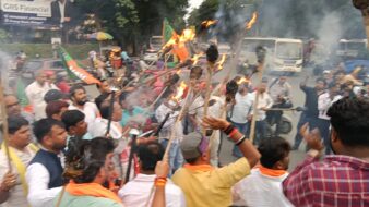 14वीं जेपीएससी प्रारंभिक परीक्षा में अनियमितताओं के विरोध में भाजयुमो का मशाल जुलूस, सरकार पर लगाए गंभीर आरोप