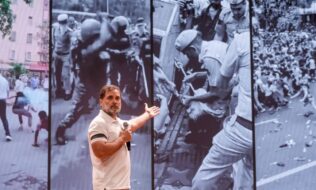 राहुल गांधी ने बुधवार को प्रदर्शन कर रहे छात्रों को अपना पूरा समर्थन देते हुए