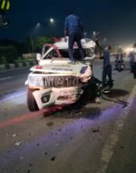 धनबाद छापेमारी से लौट रही पुलिस गाड़ी ट्रेलर से टकराई, एक आरक्षी की मौके पर मौत,चार घायल