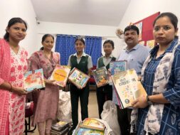 जेपीएस बारीडीह ने टांगराईन स्कूल को दान कीं 200 से अधिक पुस्तकें, मोबाइल लाइब्रेरी को मिलेगा बल जेपीएस बारीडीह ने टांगराईन स्कूल को दान कीं 200 से अधिक पुस्तकें