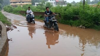 मानसून की पहली बारिश ने खोली मानगो-कपाली की बदहाल सड़क व्यवस्था की पोल