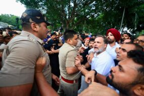 पीएम आवास के निकट कांग्रेस का धरना, राहुल-प्रियंका समेत कई नेता हिरासत में; छात्रों के मुद्दे पर सरकार से इस्तीफे की मांग