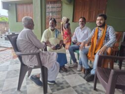 कांग्रेस नेता फुलकांत झा ने बीमार गुरुचरण किस्कू से मिलकर कुशल जाना
