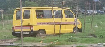 शेफर्ड इंग्लिश स्कूल में नियमों की अनदेखी, बच्चों की सुरक्षा दांव पर