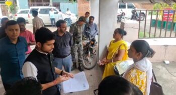 आदित्यपुर में SIR अभियान की रफ्तार बढ़ाने मैदान में उतरे उपायुक्त, बोले- अफवाहों से बचें, हर पात्र मतदाता का होगा सत्यापन