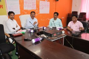 खाद्य आपूर्ति विभाग के सचिव ने दुमका जिले में संचालित योजनाओं की समीक्षा की