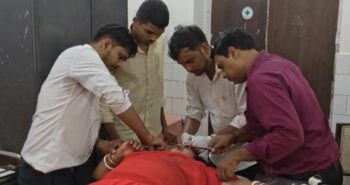 गिरिडीह जमुआ से इलाज कर लौट रहे दंपति की बाइक दुर्घटनाग्रस्त, पति की मौत, पत्नी गंभीर,डॉक्टर नेहा कुमारी की तत्परता से मिली समय पर चिकित्सा