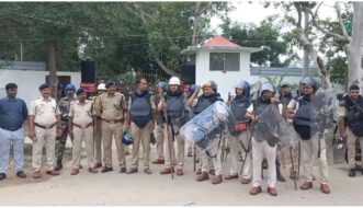 जहानाबाद, बिहार बंद को लेकर जहानाबाद में हाई अलर्ट, चौक-चौराहों पर भारी पुलिस बल तैनात, एसपी खुद कर रहे मॉनिटरिंग।